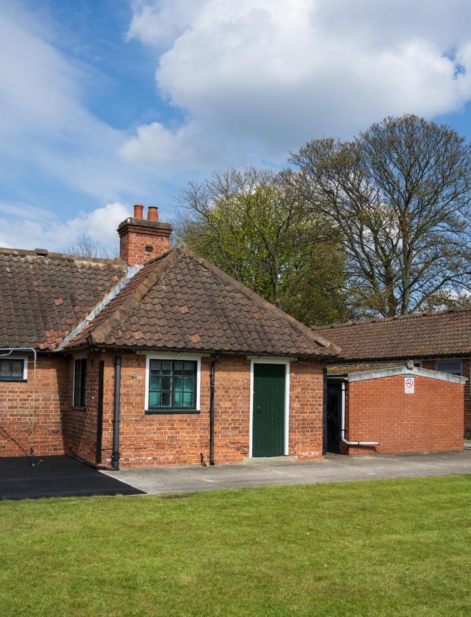 The Stable Suite At York Racecourse Екстер'єр фото