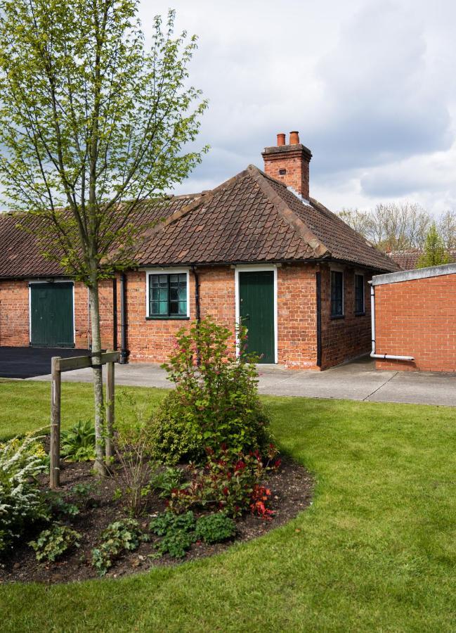 The Stable Suite At York Racecourse Екстер'єр фото