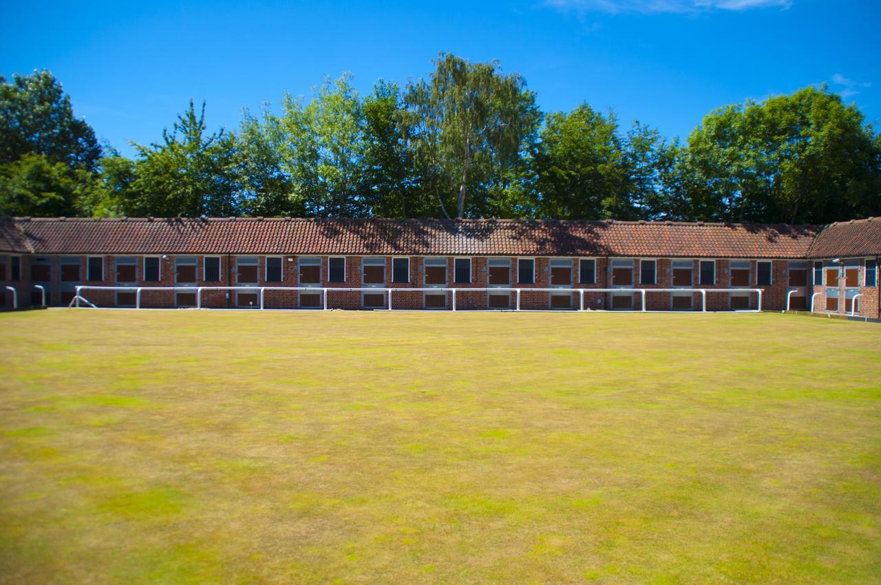 The Stable Suite At York Racecourse Екстер'єр фото