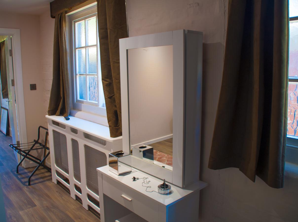 The Stable Suite At York Racecourse Екстер'єр фото